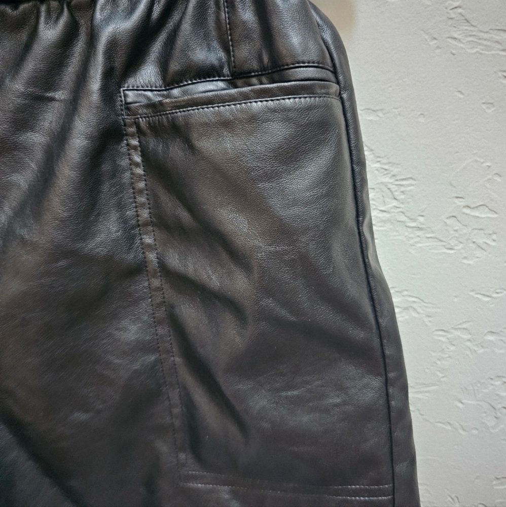 Kendall + Kylie Black Vegan Faux Leather Paper Bag Shorts - Picture 4 of 6